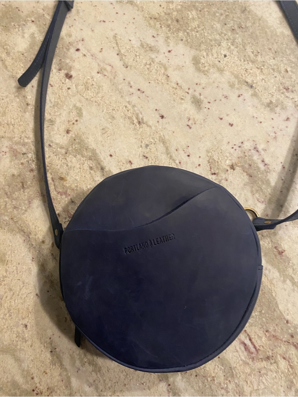 Portland Leather-Crossbody - Picture 2 of 6